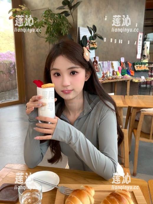 UGirls尤果网-黛熙儿 UGirls尤果网 - 从晨曦到黄昏:黛熙儿的夏日写真图册展现多彩生活