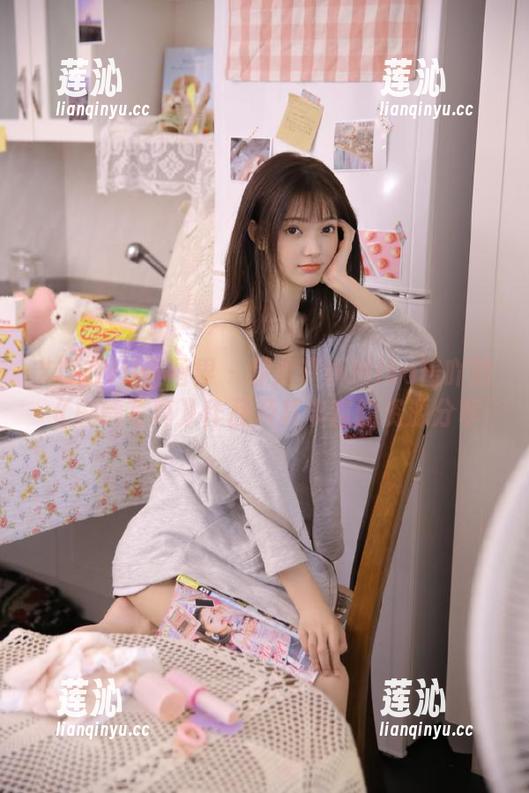 XIAOYU语画界 - 深度评析Miko酱吖的《剧情写真》作品及其丰富的资源分享