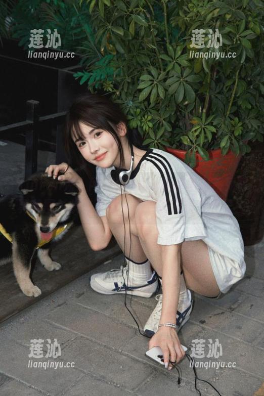 Xiuren秀人网 - Candy糖糖黑白系列写真美图，快来下载，沉浸在温柔世界里！