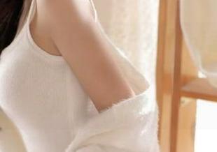 Xiuren秀人网 - 邂逅FoxYini孟狐狸的家：居家写真原图与图包，带你一同感受家的温暖与安心！