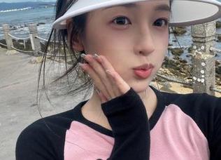 Xiuren秀人网 - Lucky沈欢欣夏天写真合集曝光，图包里的精彩瞬间，让你忍不住要吐槽好看又好玩！
