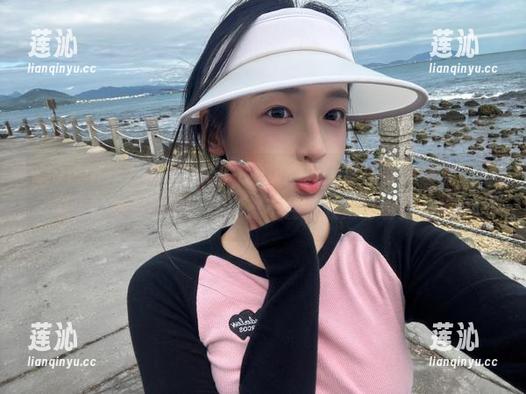 Xiuren秀人网 - Lucky沈欢欣夏天写真合集曝光，图包里的精彩瞬间，让你忍不住要吐槽好看又好玩！