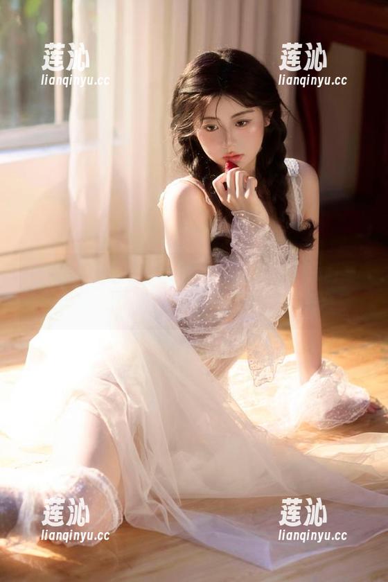 Xiuren秀人网 - M梦baby黑丝高清写真带来的视觉享受，尽显优雅魅力
