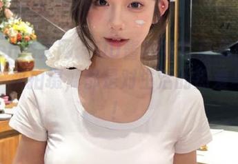 Xiuren秀人网 - UU酱内衣写真美图赏析：每一次拍摄，都是对生活的热爱与追求！
