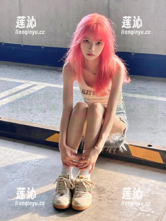Xiuren秀人网 - YOYO苏小苏全套写真运动主题，图片展示她不为人知的另一面，绝对惊艳！