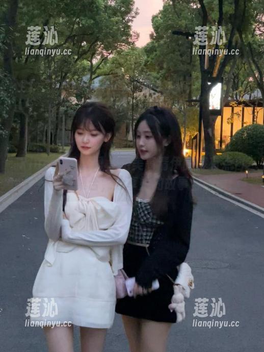 Xiuren秀人网 - 绝美高清伊丽莎有点白学妹写真集合，分享她的故事与画面！
