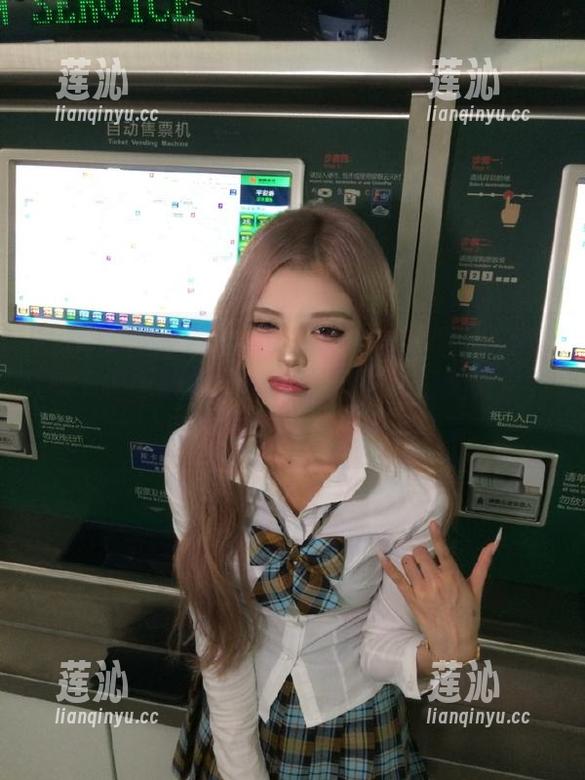 Xiuren秀人网 - 绝美黑色写真：卓芷伊EricA细腻瞬间，美图与壁纸的完美结合，颠覆你的视觉体验！