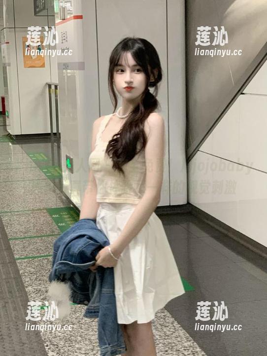 Xiuren秀人网 - 完全免费！周jojobaby黑丝写真带你体验不一样的视觉刺激