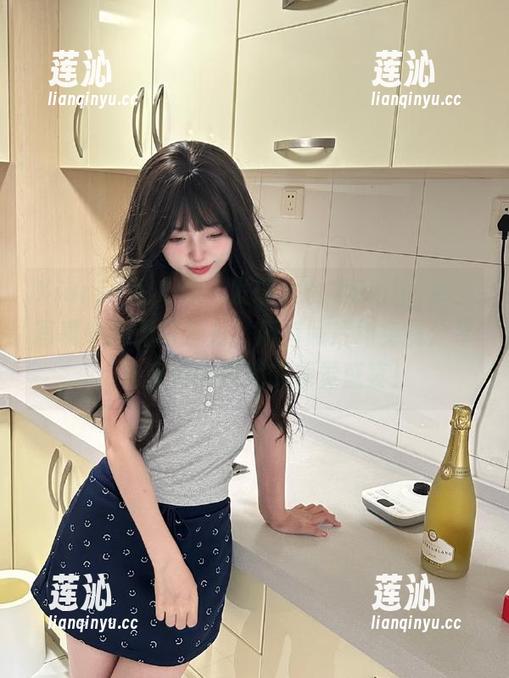 Xiuren秀人网 - 发现大琪琪Emily护士写真中的无限魅力，所有照片均免费分享，快来体验震撼的视觉盛宴！