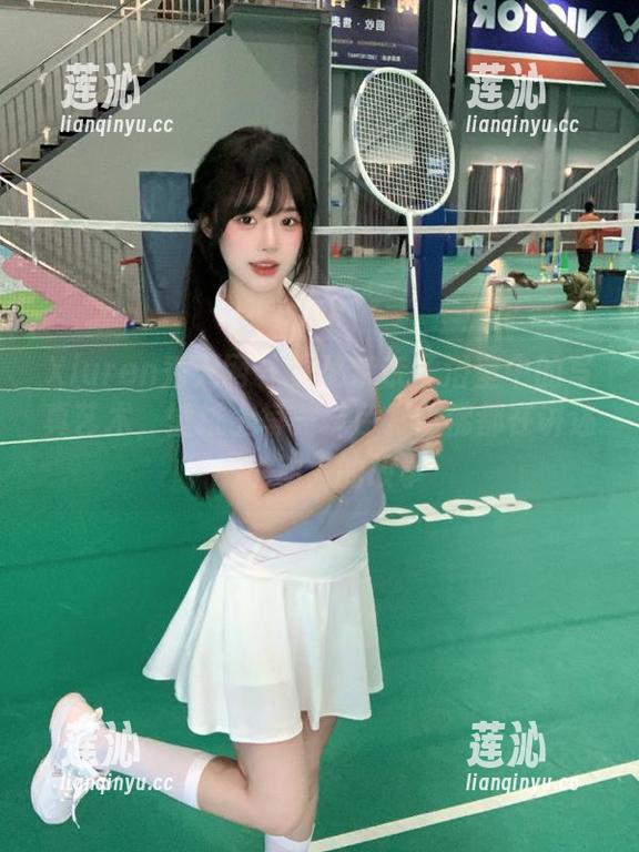 Xiuren秀人网 - 探秘奈奈子浴室中的写真艺术，壁纸上每一抹色彩仿佛都在讲述一个动人的故事