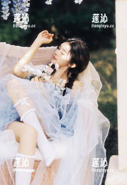 Xiuren秀人网 - 探索宋KiKi的最新写真集，她的长腿为生活增添无限色彩！