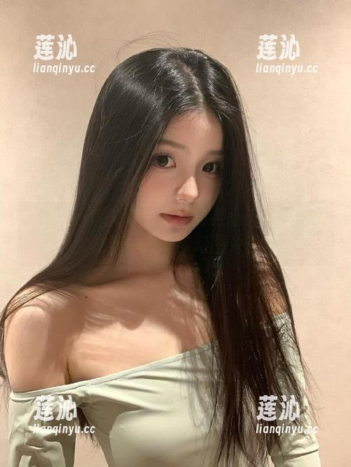 Xiuren秀人网 - 小兔纯纯夏天写真合集：清凉一夏的梦幻图片回忆