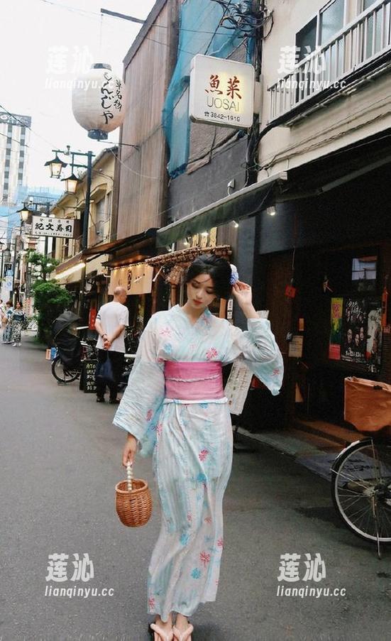 Xiuren秀人网 - 重磅来袭！小橘子orange制服主题作品集全新更新，快来领略她的时尚魅力！