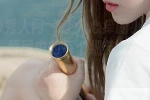 Xiuren秀人网 - 让人心痒的小沫琳丝袜写真集，原图中的每个细节都透露着撩人的气息！