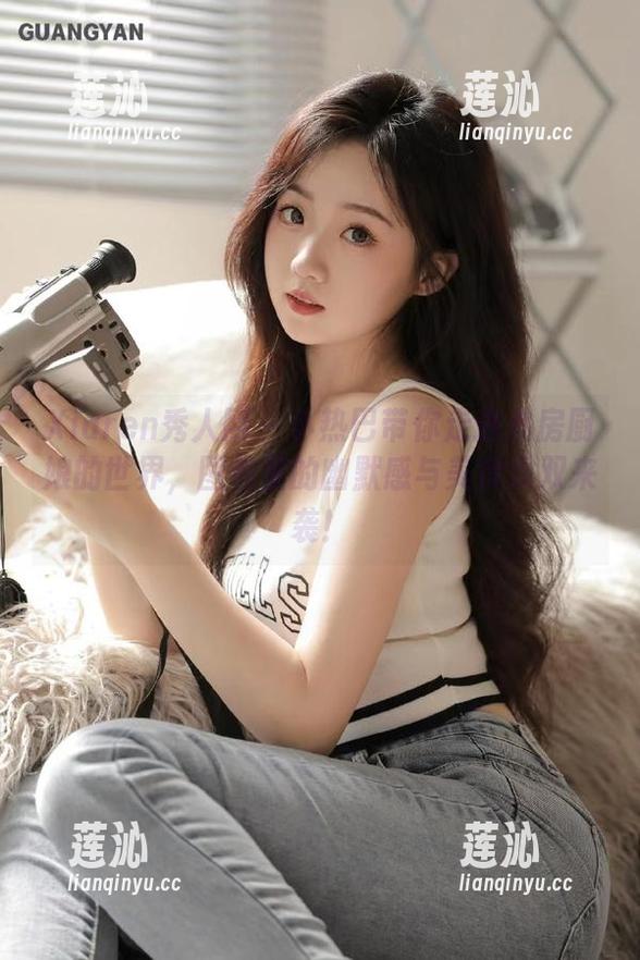 Xiuren秀人网 - 小热巴带你走进私房厨娘的世界，图包里的幽默感与美食双双来袭！