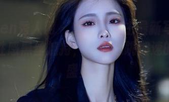 Xiuren秀人网 - 心妍小公主最新写真更新，性感黑丝加持，令你心跳加速的视觉盛宴！