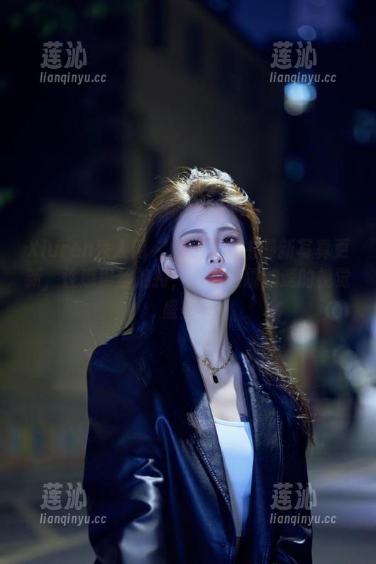 Xiuren秀人网 - 心妍小公主最新写真更新，性感黑丝加持，令你心跳加速的视觉盛宴！