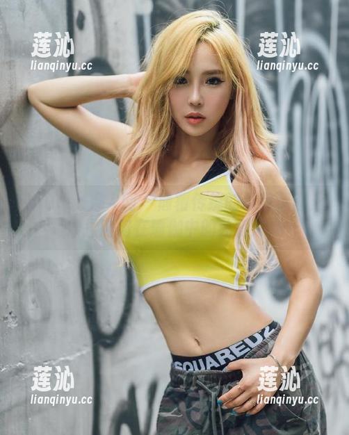 Xiuren秀人网 - 颠覆传统的私房原图：揉揉肉肉在瑜伽中的独特演绎