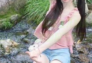 Xiuren秀人网 - 捕捉曦宝儿的青春，定制写真带你走进她的阳光夏天世界