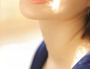 Xiuren秀人网 - 杏子Yada的写真资源：皮衣作品展现时尚与艺术的完美结合