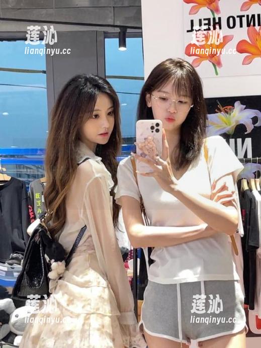 Xiuren秀人网 - 林文文yooki白丝写真美图精选：释放你的审美细胞，沉浸在她的灵动之美中！
