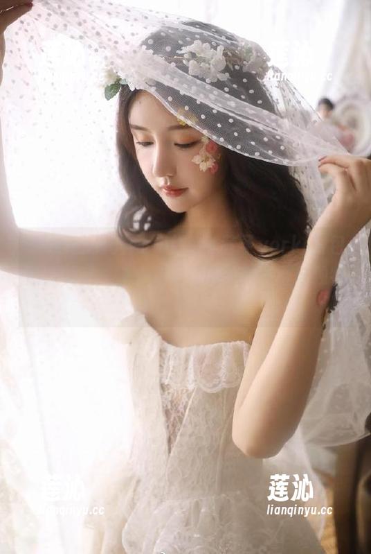 Xiuren秀人网 - 女孩林昔予yorki图包热烈更新：快来解锁她的多彩青春与独特气质！