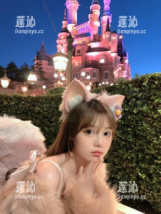Xiuren秀人网 - 江淑影river短裤写真图包：在镜头中绽放迷人魅力，捕捉青春的动人时刻