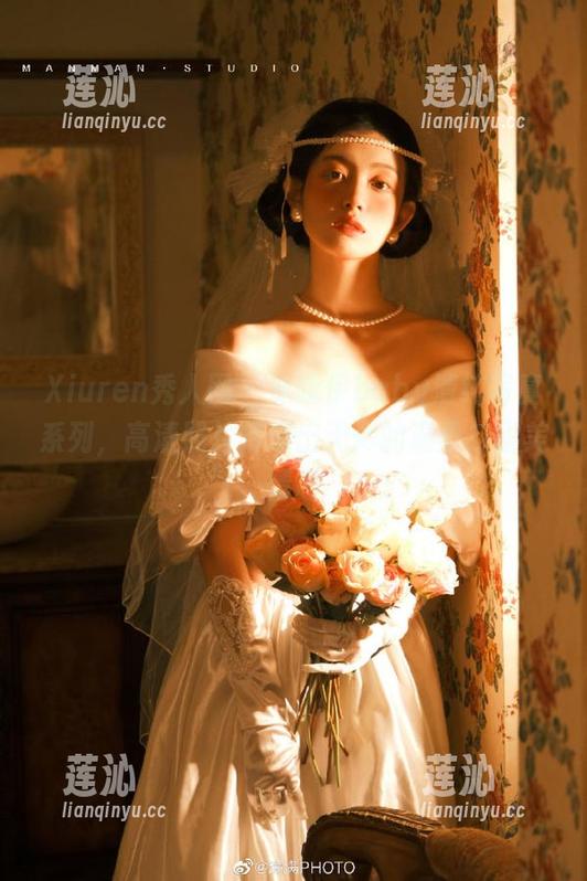 Xiuren秀人网 - 沫晓伊baby清纯写真系列，高清照片传递出无尽的温柔与甜美情感