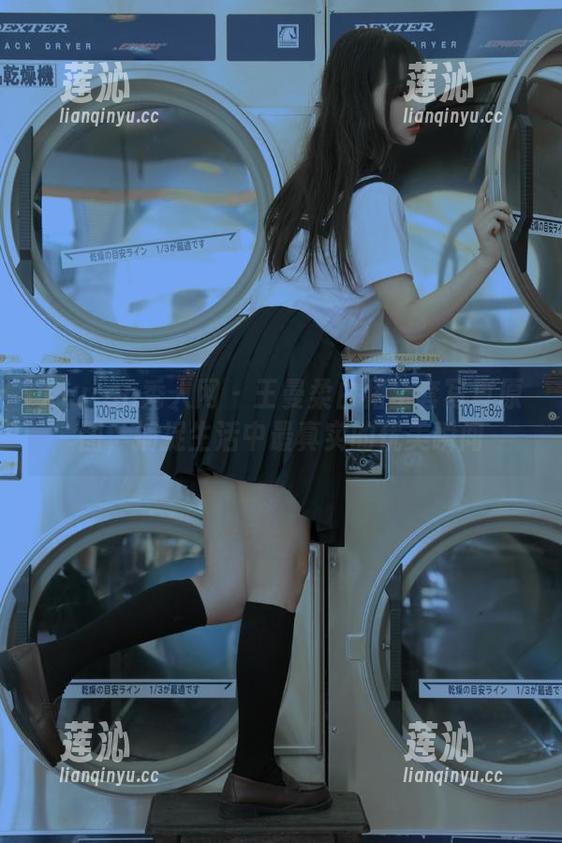 Xiuren秀人网 - 王曼柔白裙全套写真原图，捕捉生活中最真实的优美瞬间