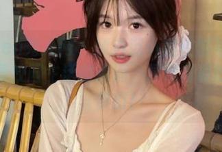 Xiuren秀人网 - 精选范小宣校服写真集：记录校园生活的点滴，展现青春的活力与梦幻！