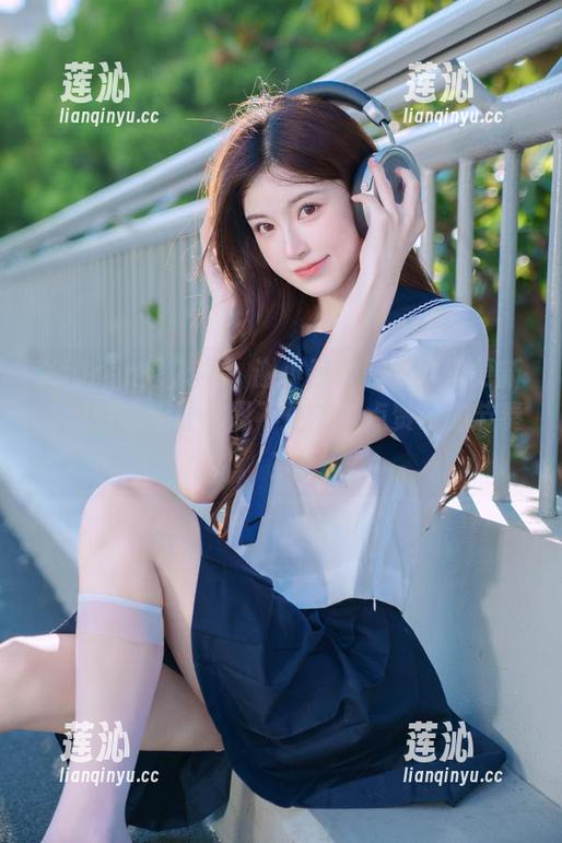 Xiuren秀人网 - 谢小葱校园写真再更新，图片总能让你忍不住想‘点赞’的节奏！