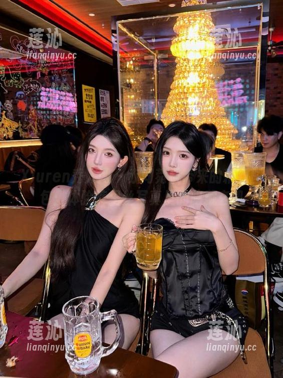 Xiuren秀人网 - 赤间菀枫带来的精致图包：体验裤里丝写真里的暗藏玄机