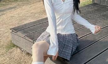 Xiuren秀人网 - 浴室里的秘密花园：雨夕cy的私房美图瞬间回味