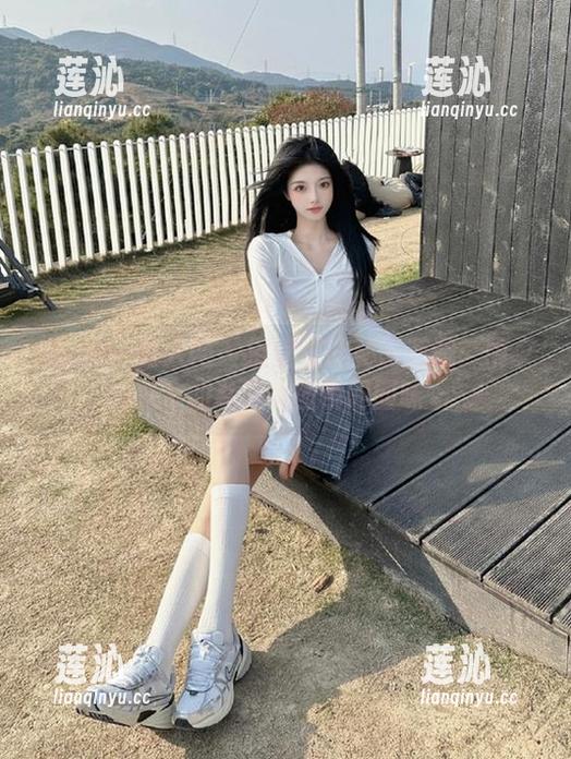 Xiuren秀人网 - 浴室里的秘密花园：雨夕cy的私房美图瞬间回味