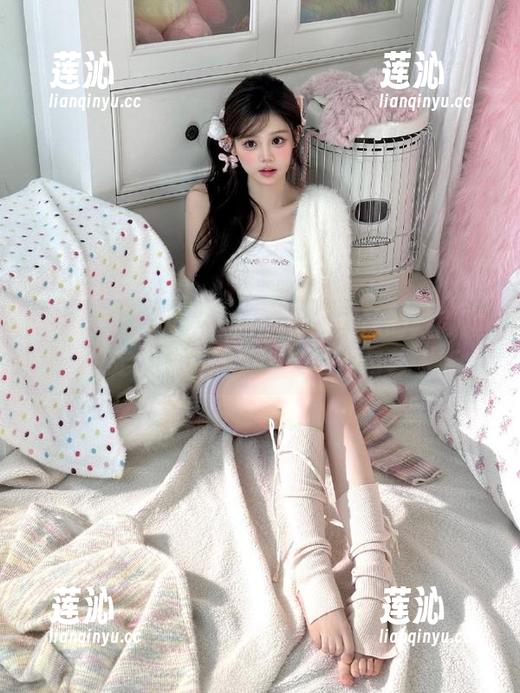 Xiuren秀人网 - 顾欣怡与棉袜的时尚碰撞：定制写真展现个性魅力与艺术感