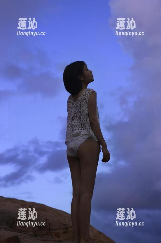 Xiuren秀人网 - 麻布学妹展现连衣裙的多样魅力，精美写真汇集在图库中，快来欣赏吧