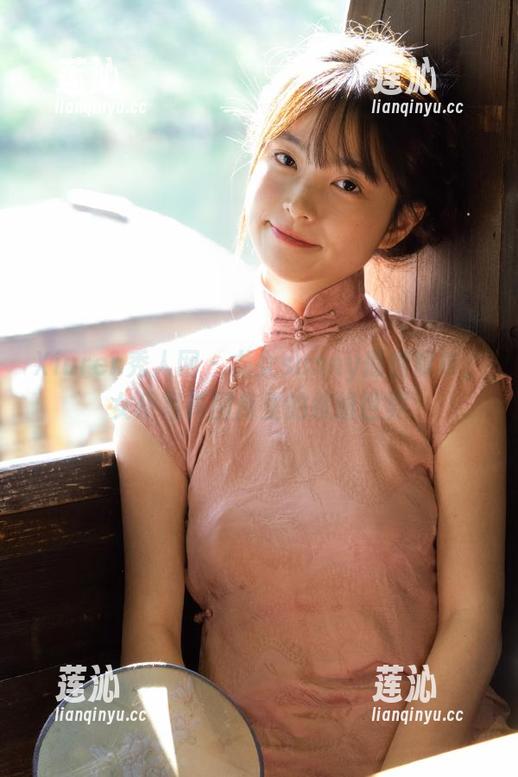 Xiuren秀人网 - 龙女sunny倾情献映，女仆写真图库里的缤纷世界