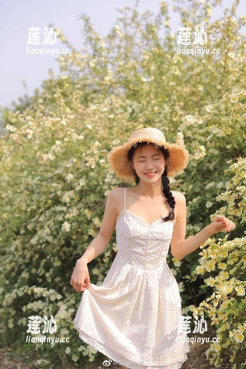 YouMi尤蜜荟 - 心妍小公主女友的写真羞羞答答，原图与图册里竟藏着不为人知的小秘密！