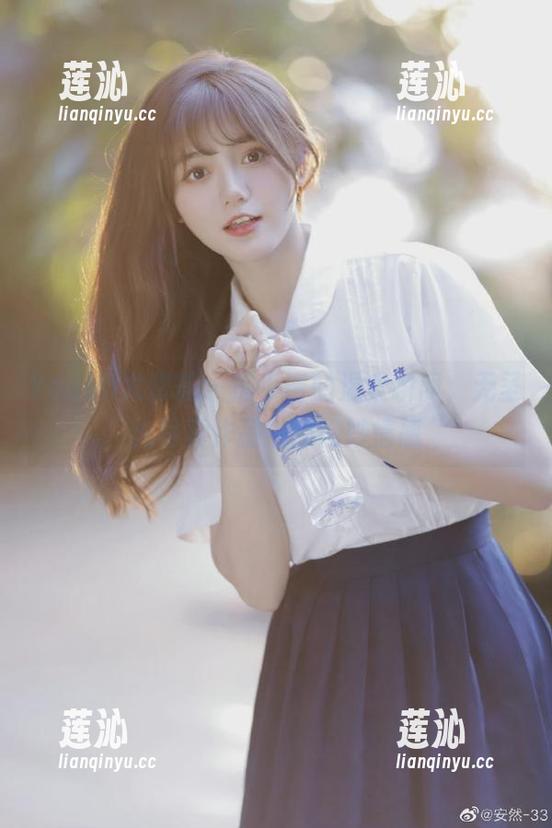 YouMi尤蜜荟 - 熊小诺的温柔瞬间，无圣光写真作品中的微妙情感