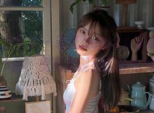YouMi尤蜜荟 - 菲儿beauty最新白色写真作品，美图展现她的独特气质