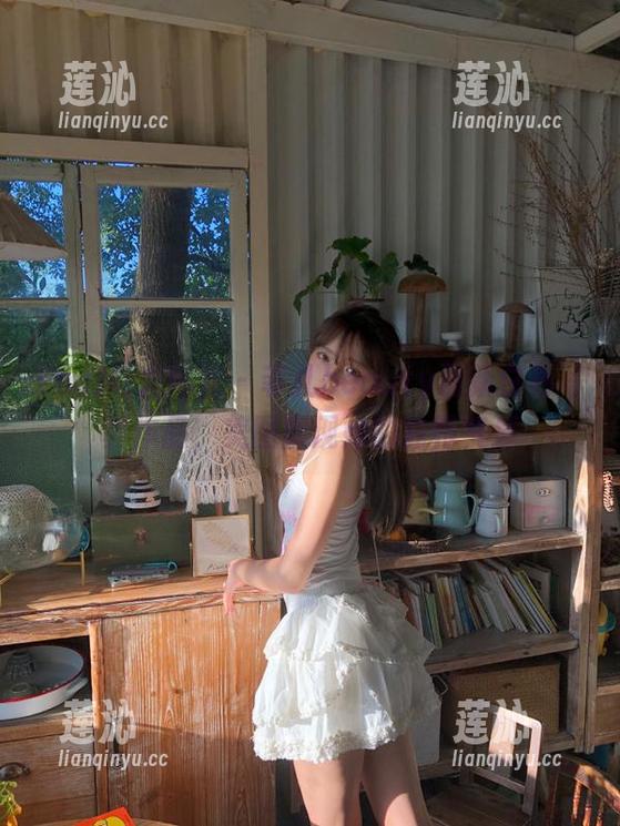 YouMi尤蜜荟 - 菲儿beauty最新白色写真作品，美图展现她的独特气质