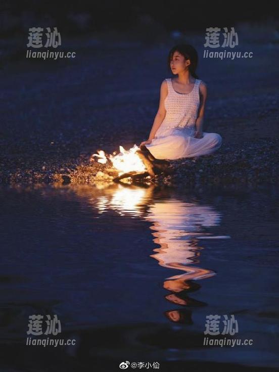 beautyleg - 通过Queenie的私房泳衣作品，发现自信与美丽并存的独特夏日风情