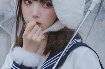 驻足欣赏：fushii_海堂最新裸足写真图片，感受真实与自由