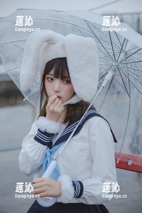 fushii_海堂 驻足欣赏:fushii_海堂最新裸足写真图片,感受真实与自由