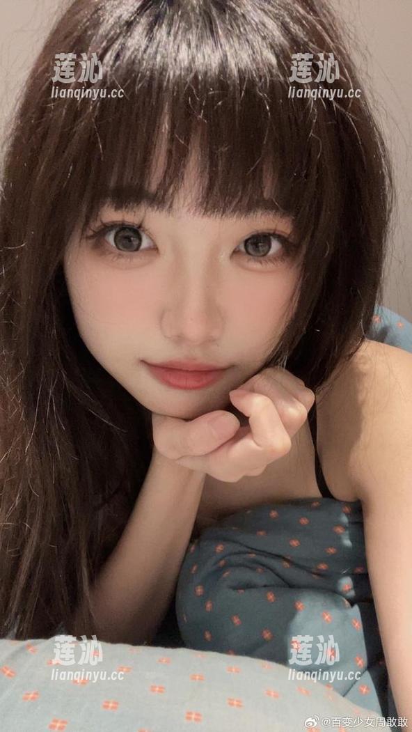lovely呆玄的过膝白丝cos图集，带你进入一个充满魅力与惊喜的次元！