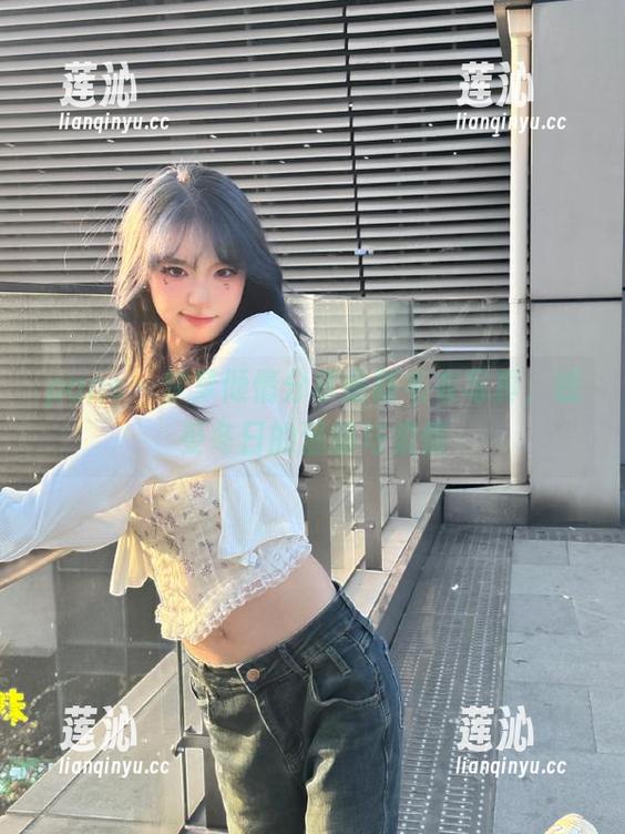 pans - 梦梦倾情分享最新毛衣写真，感受冬日的温暖与柔情