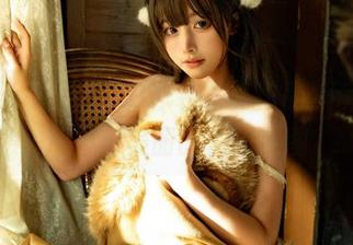 shimo霜月的BB泳装写真作品，演绎出青春与美丽的精彩美图