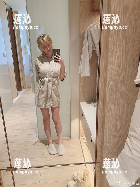 精美高清图库：一小央泽微博中的写真作品完美收藏