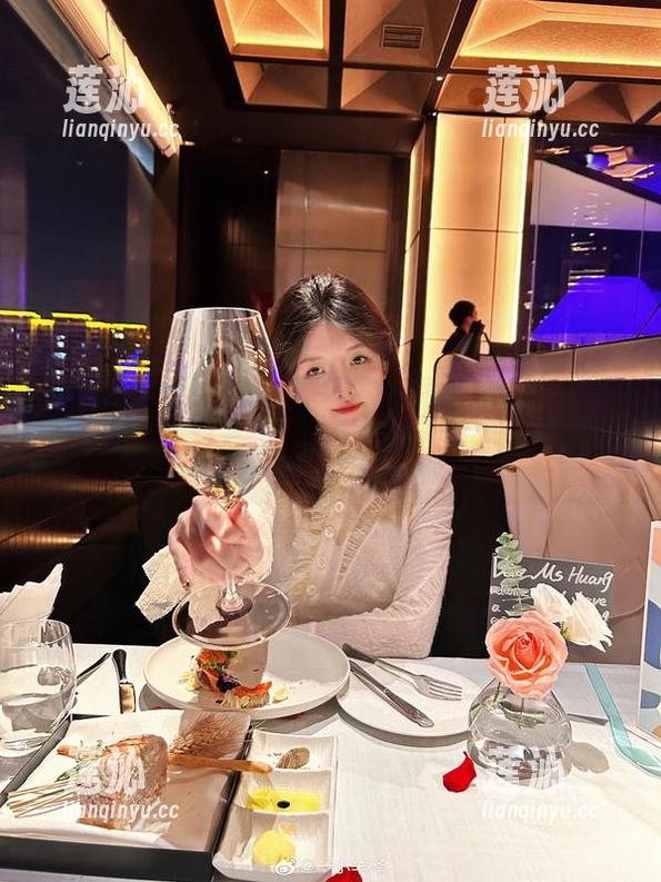 一小央泽的户外私房写真，别问我今天想不想减肥！