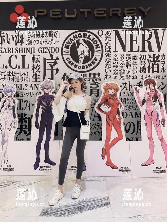 一小央泽在mihaisha中魅力无限：每一幅cos作品都值得细细品味